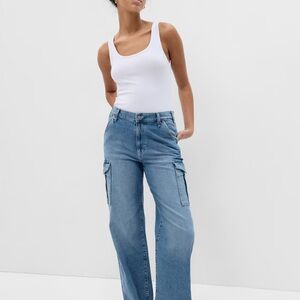 Ladies GAP ‘90s Loose Light Blue Cargo Mid Rise *Petite* Jeans. 26P / 2
